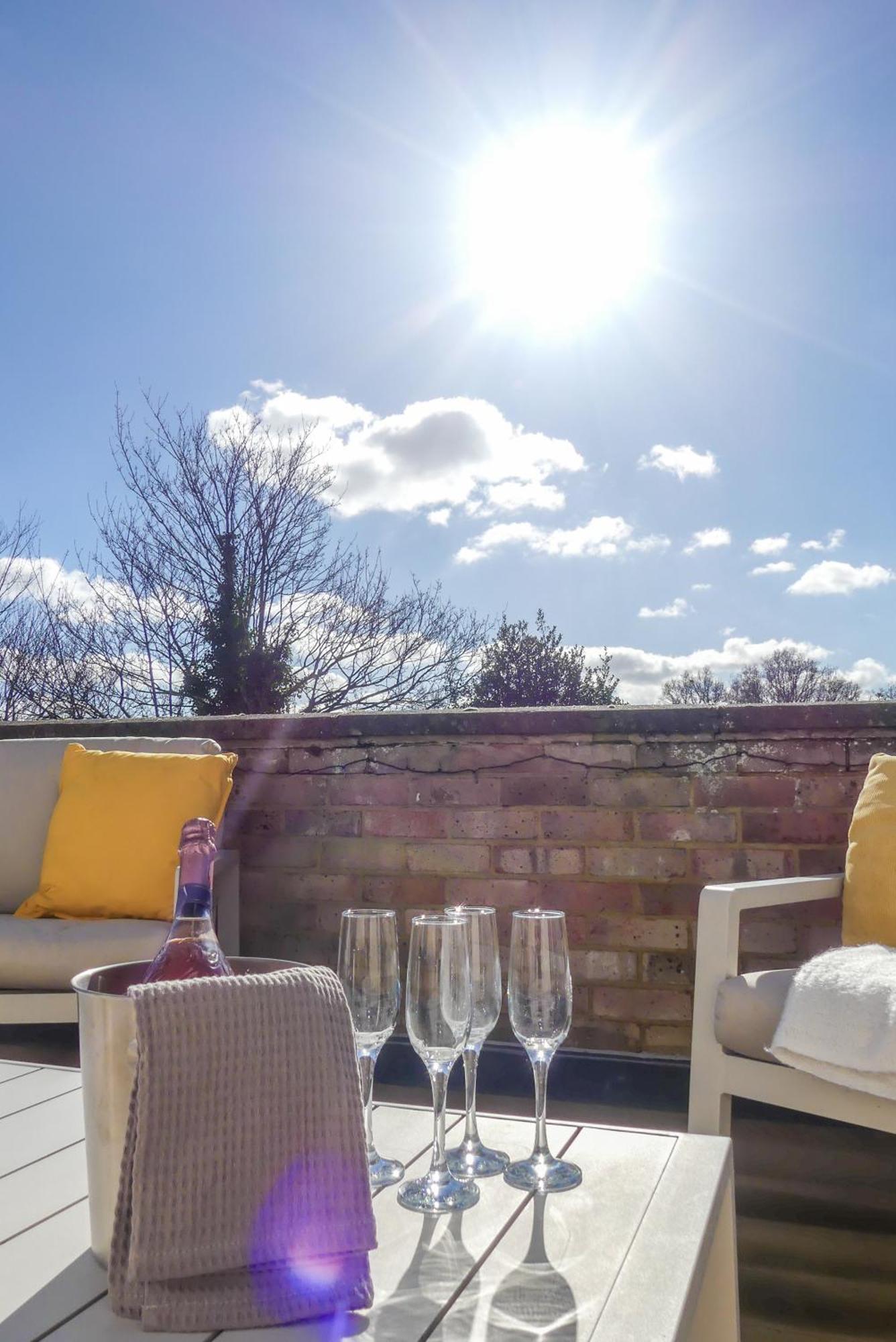 Luxury Penthouse W Balcony - 2X Free Parking Leilighet Royal Tunbridge Wells Eksteriør bilde