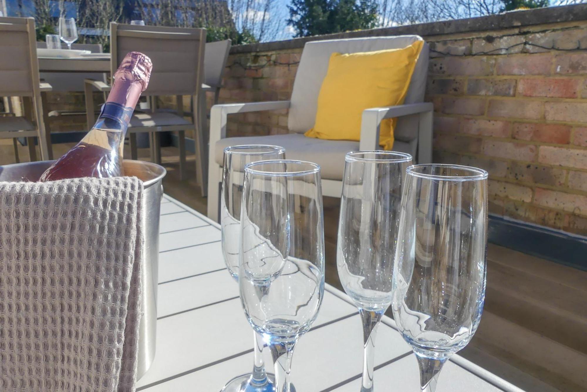 Luxury Penthouse W Balcony - 2X Free Parking Leilighet Royal Tunbridge Wells Eksteriør bilde